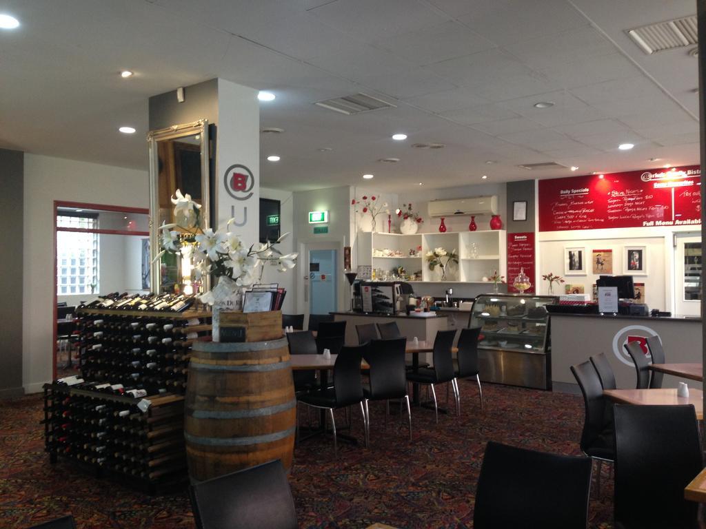 Burkes Hotel Motel Yarrawonga Exterior foto
